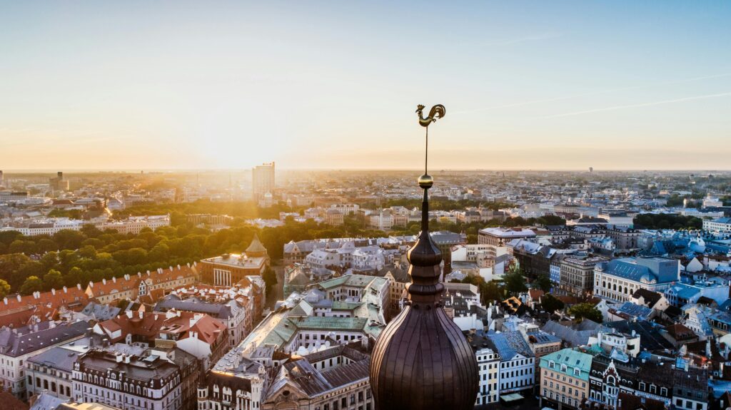 https://guideupstudyabroad.com/wp-content/uploads/2025/05/pexels-vividcafe-681405-1024x575-1.jpg
